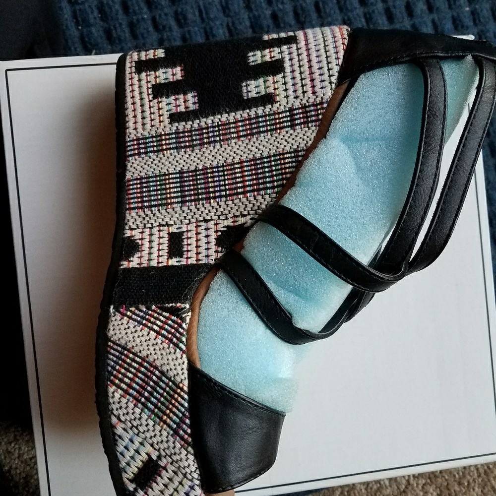 VOLCOM wedges